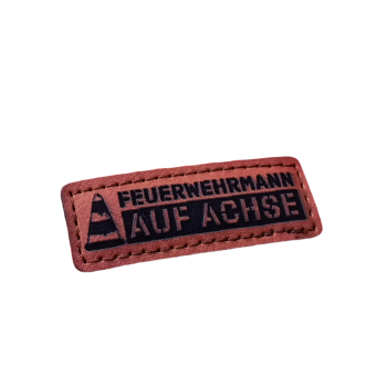 Label - FEUERWEHRMANN AUF ACHSE - ca. 1,5 cm x 4 cm - Kunstleder ++ Farbauswahl ++